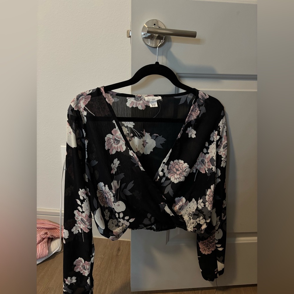 Cropped Floral parachute sleeve top